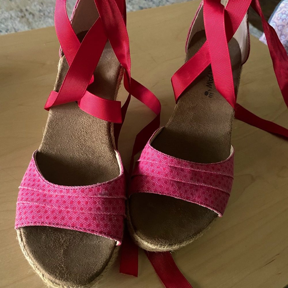 💋Bear Paws Wedge Espadrilles - vibrant pink gorgeousness!!!